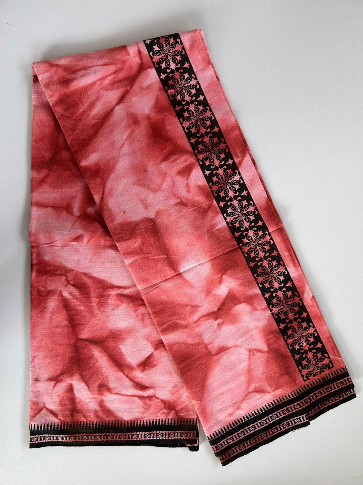 Dyed Single Kaily / Lungi - Kaitharikada - Mixed Cotton - 40s twisted - 2 inch Black Printed Design Kara With Coral Red & White Shaded Colour Body (2 meter / 4 muzham) - 11 KK8097 SAT