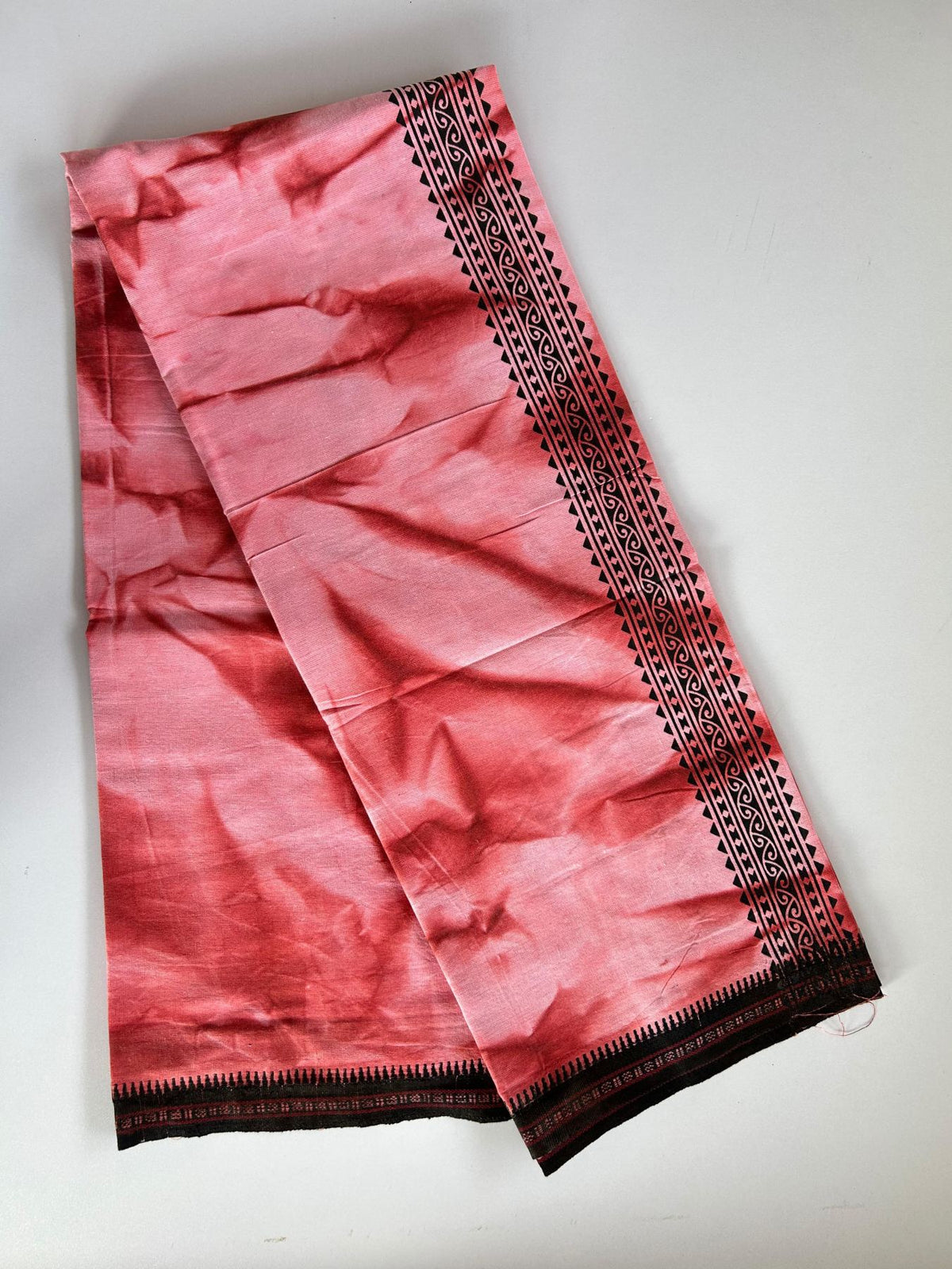 Dyed Single Kaily / Lungi - Kaitharikada - Mixed Cotton - 40s twisted - 2 inch Black Printed Design Kara With Coral Red & White Shaded Colour Body (2 meter / 4 muzham) - 12 KK8097 SAT