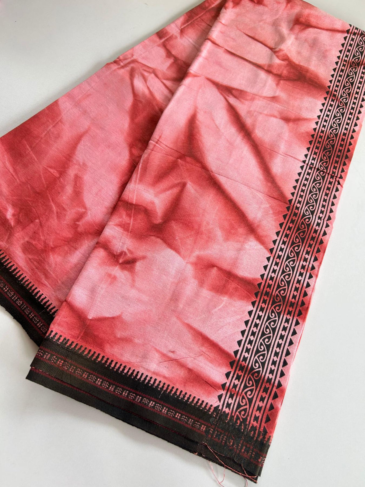 Dyed Single Kaily / Lungi - Kaitharikada - Mixed Cotton - 40s twisted - 2 inch Black Printed Design Kara With Coral Red & White Shaded Colour Body (2 meter / 4 muzham) - 12 KK8097 SAT