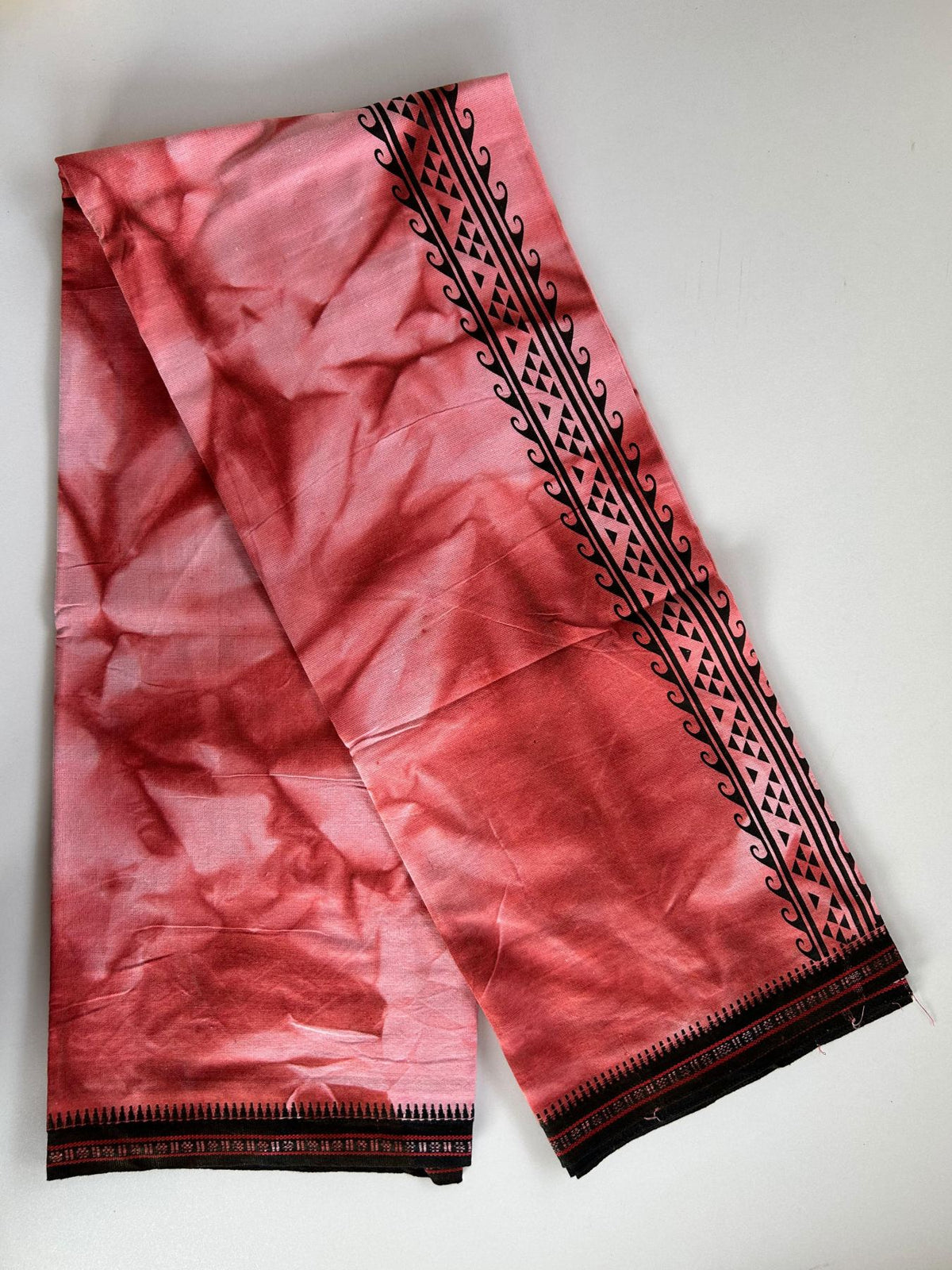 Dyed Single Kaily / Lungi - Kaitharikada - Mixed Cotton - 40s twisted - 2.25 inch Black Printed Design Kara With Coral Red & White Shaded Colour Body (2 meter / 4 muzham) - 13 KK8097 SAT