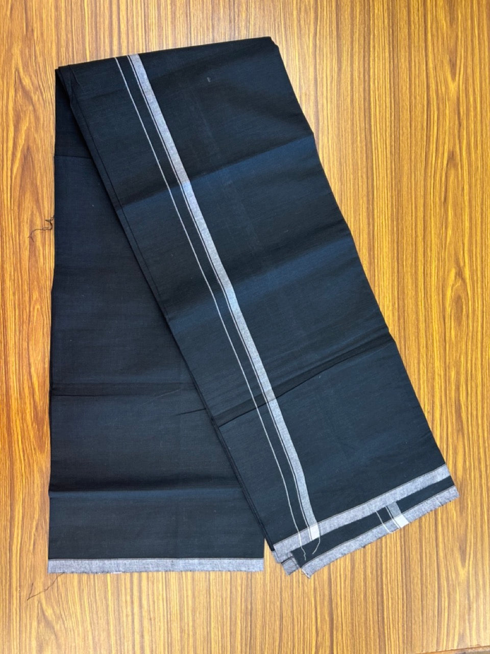 10% Discount !! Kaitharikada Pure Cotton - Kaily / Lungi - 0.5 inch White Shaded Kara with Black colour body (2 meter / 4 muzham) - 10KK8024 GAN