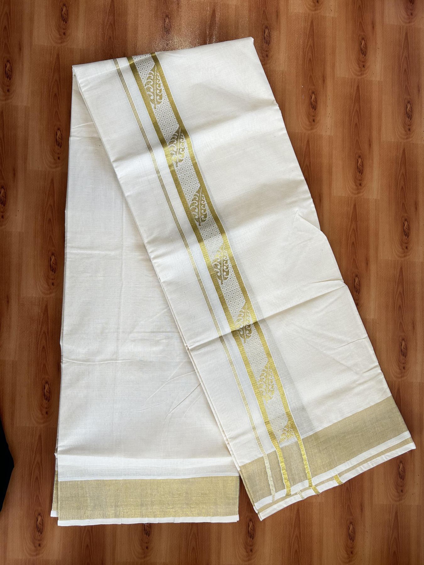 Double Off White - (Unbleached) Mundu/Dhoti - 20% Discount!! Kaitharikada Balaramapuram Pure Cotton - 60s - 1.5 inch Gold Kasav Jacquard Design Kara 4 mtr (8.5 muzham) - 1 KK5395 GAN