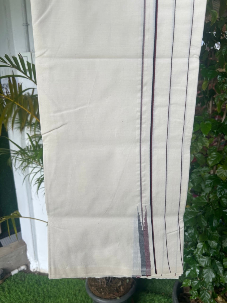 DMK Veshti - 31% Discount !! &nbsp;KaithariKada Balaramapuram 100% COTTON SINGLE OFF WHITE- (Unbleached) Mundu/Dhoti-100X100 - 6 inch Puliyilakkara Striped Maroon & Black Chutty (2 meter / 4 muzham) - 5KK5168ASH