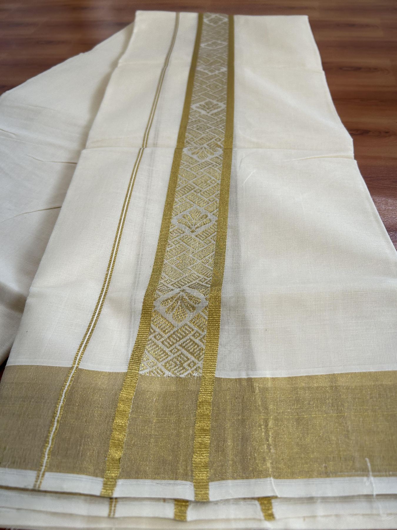 Double Off White - (Unbleached) Mundu/Dhoti - 20% Discount!! Kaitharikada Balaramapuram Pure Cotton - 60s - 1.5 inch Gold Kasav Jacquard Design Kara 4 mtr (8.5 muzham) - 9 KK5395 GAN