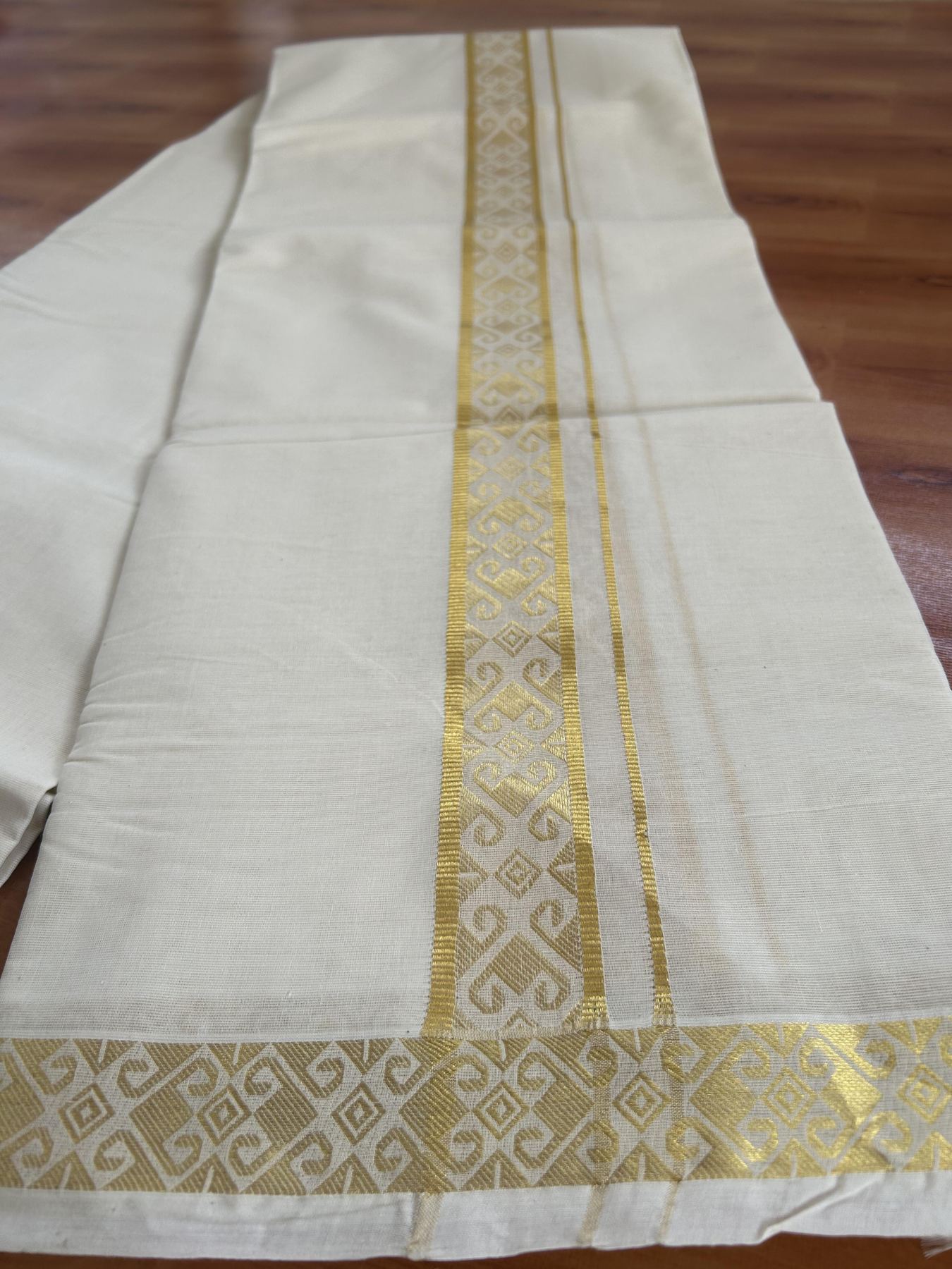 Double Off White - (Unbleached) Mundu/Dhoti - 20% Discount!! Kaitharikada Balaramapuram Pure Cotton - 60s - 1.5 inch Gold Kasav Jacquard Design Kara 4 mtr (8.5 muzham) - 2 KK5395 GAN