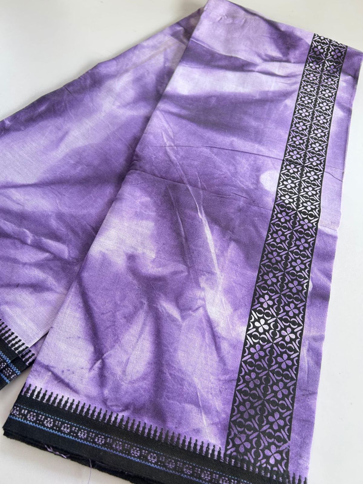 Dyed Single Kaily / Lungi - Kaitharikada - Mixed Cotton - 40s twisted - 2 inch Black Printed Design Kara With Lavender Purple & White Shaded Colour Body (2 meter / 4 muzham) - 65 KK8097 SAT