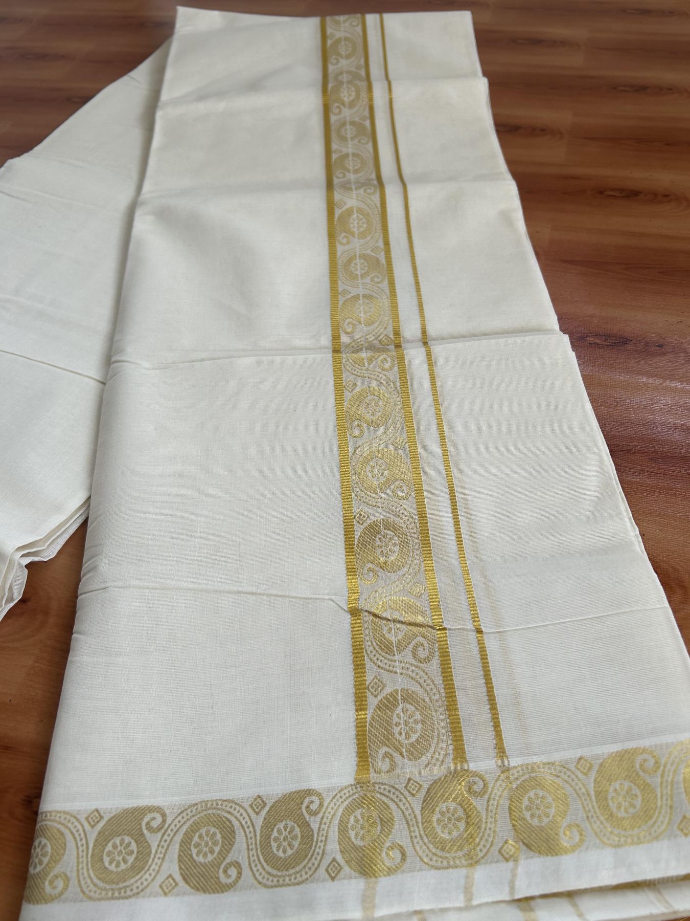 Double Off White - (Unbleached) Mundu/Dhoti - 20% Discount!! Kaitharikada Balaramapuram Pure Cotton - 60s - 1.5 inch Gold Kasav Jacquard Design Kara 4 mtr (8.5 muzham) - 4 KK5395 GAN