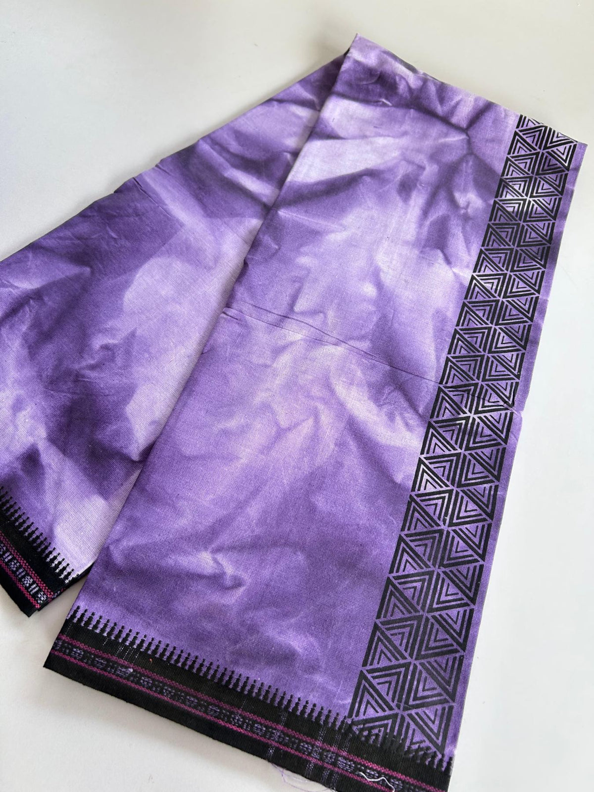 Dyed Single Kaily / Lungi - Kaitharikada - Mixed Cotton - 40s twisted - 2.25 inch Black Printed Design Kara With Lavender Purple & White Shaded Colour Body (2 meter / 4 muzham) - 66 KK8097 SAT