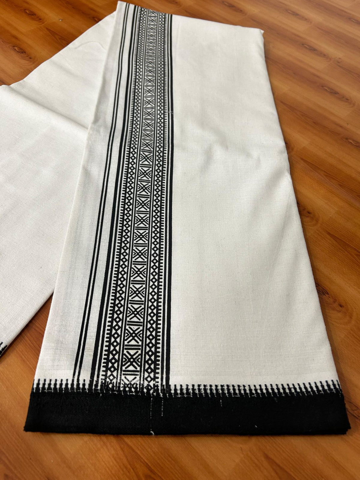 Kaitharikada - Single Kaily / Lungi - Mixed Cotton - 40s twisted - 3 inch Black Printed Design Kuppadam kara with White colour body (2 meter / 4 muzham) - 6 KK8069 GAN