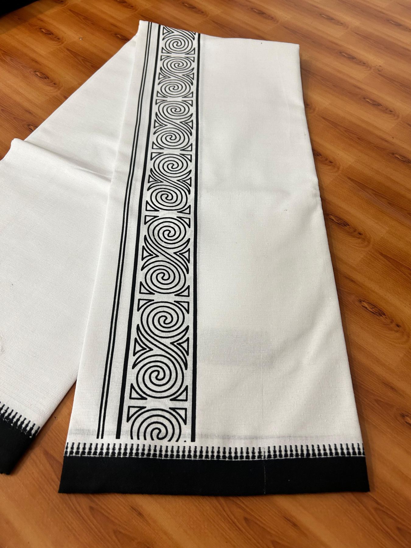 Kaitharikada - Single Kaily / Lungi - Mixed Cotton - 40s twisted - 3 inch Black Printed Design Kuppadam kara with White colour body (2 meter / 4 muzham) - 7 KK8069 GAN