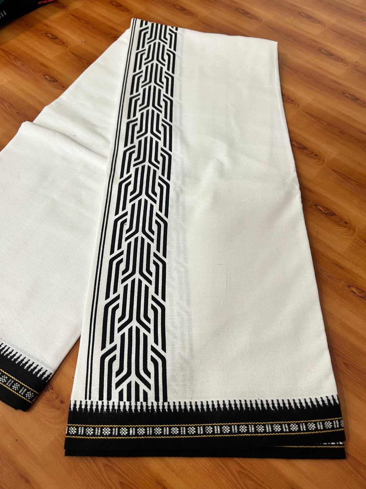 Kaitharikada - Single Kaily / Lungi - Mixed Cotton - 40s twisted - 3 inch Black Printed Design Kuppadam kara with White colour body (2 meter / 4 muzham) - 2 KK8069 GAN