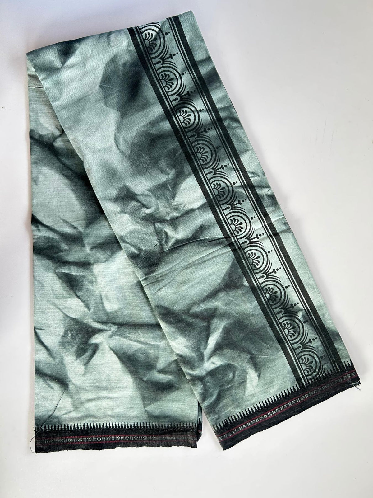 Dyed Single Kaily / Lungi - Kaitharikada - Mixed Cotton - 40s twisted - 2.75 inch Black Printed Design Kara With Greenish Black & White Shaded Colour Body (2 meter / 4 muzham) - 74 KK8097 SAT
