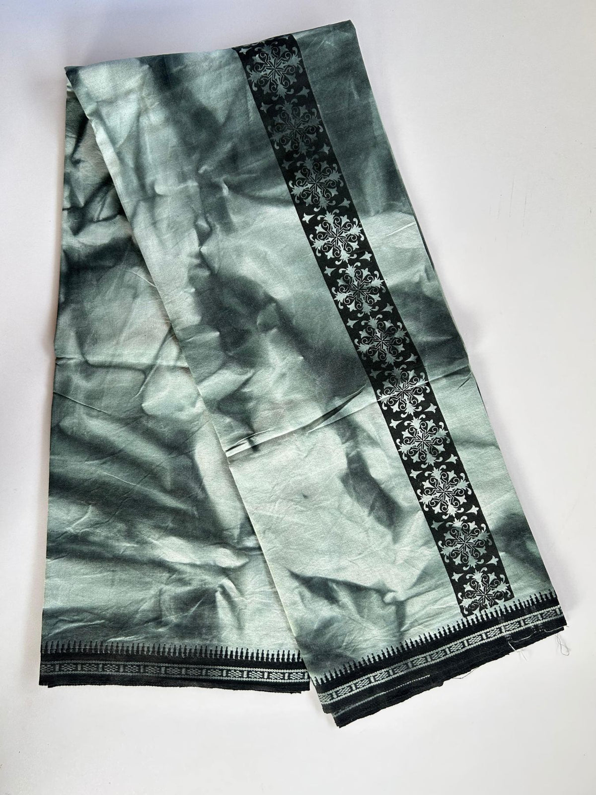 Dyed Single Kaily / Lungi - Kaitharikada - Mixed Cotton - 40s twisted - 2 inch Black Printed Design Kara With Greenish Black & White Shaded Colour Body (2 meter / 4 muzham) - 77 KK8097 SAT