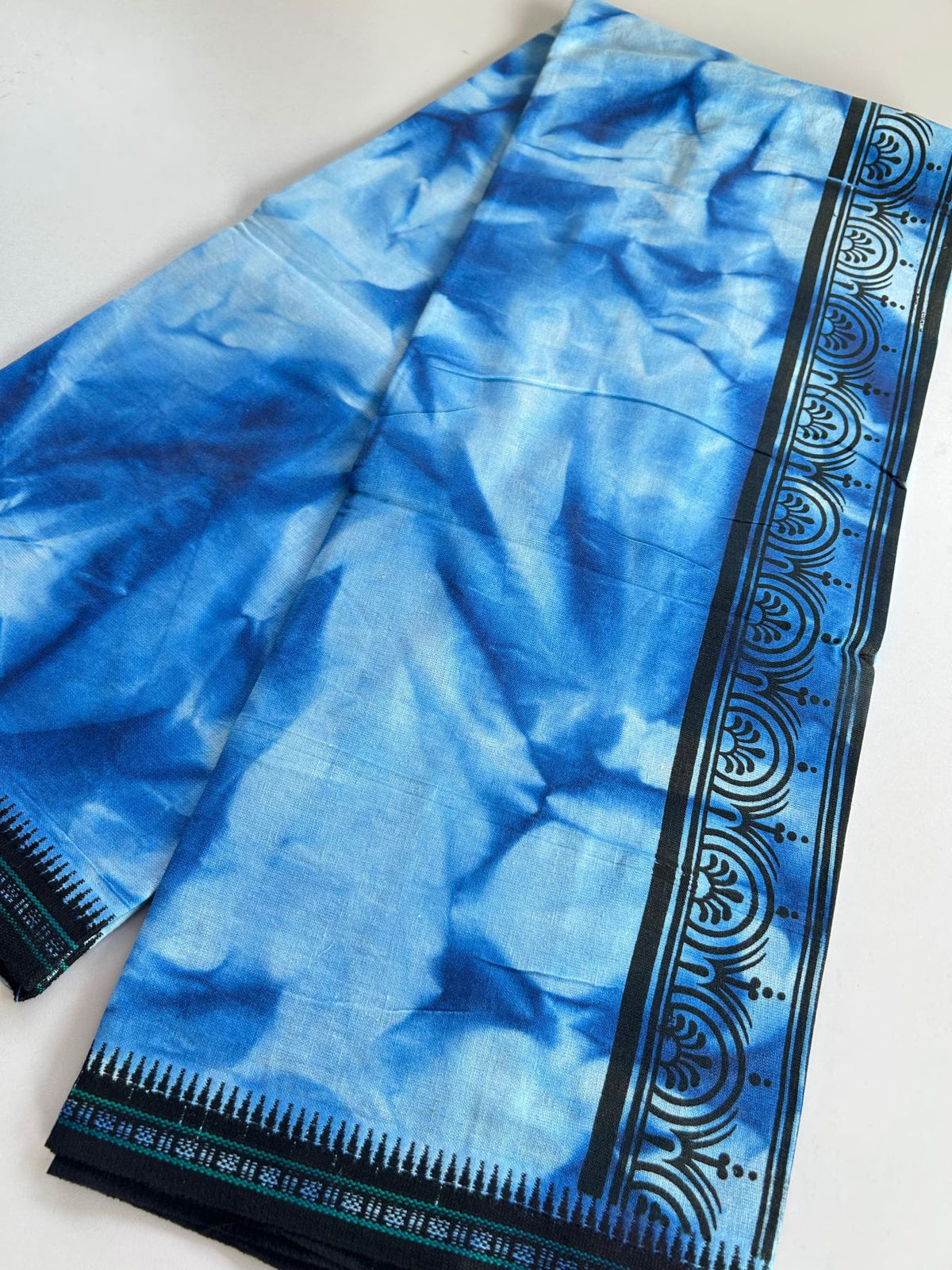 Dyed Single Kaily / Lungi - Kaitharikada - Mixed Cotton - 40s twisted - 2.75 inch Black Printed Design Kara With Dark Blue & White Shaded Colour Body (2 meter / 4 muzham) - 79 KK8097 SAT