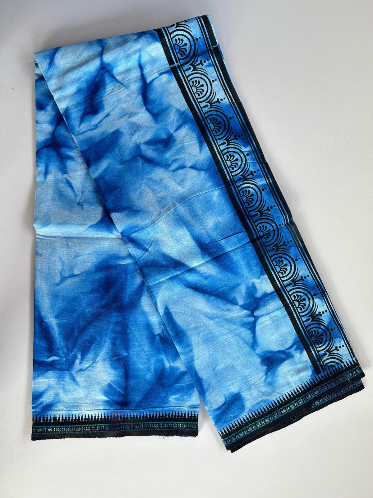Dyed Single Kaily / Lungi - Kaitharikada - Mixed Cotton - 40s twisted - 2.75 inch Black Printed Design Kara With Dark Blue & White Shaded Colour Body (2 meter / 4 muzham) - 79 KK8097 SAT