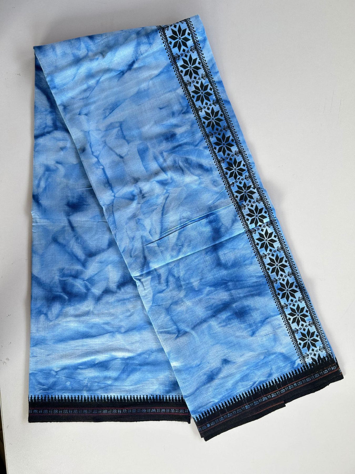 Dyed Single Kaily / Lungi - Kaitharikada - Mixed Cotton - 40s twisted - 2.25 inch Black Printed Design Kara With Blue & White Shaded Colour Body (2 meter / 4 muzham) - 81 KK8097 SAT