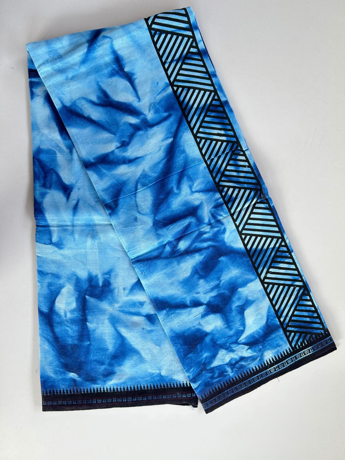 Dyed Single Kaily / Lungi - Kaitharikada - Mixed Cotton - 40s twisted - 2.5 inch Black Printed Design Kara With Blue & White Shaded Colour Body (2 meter / 4 muzham) - 88 KK8097 SAT