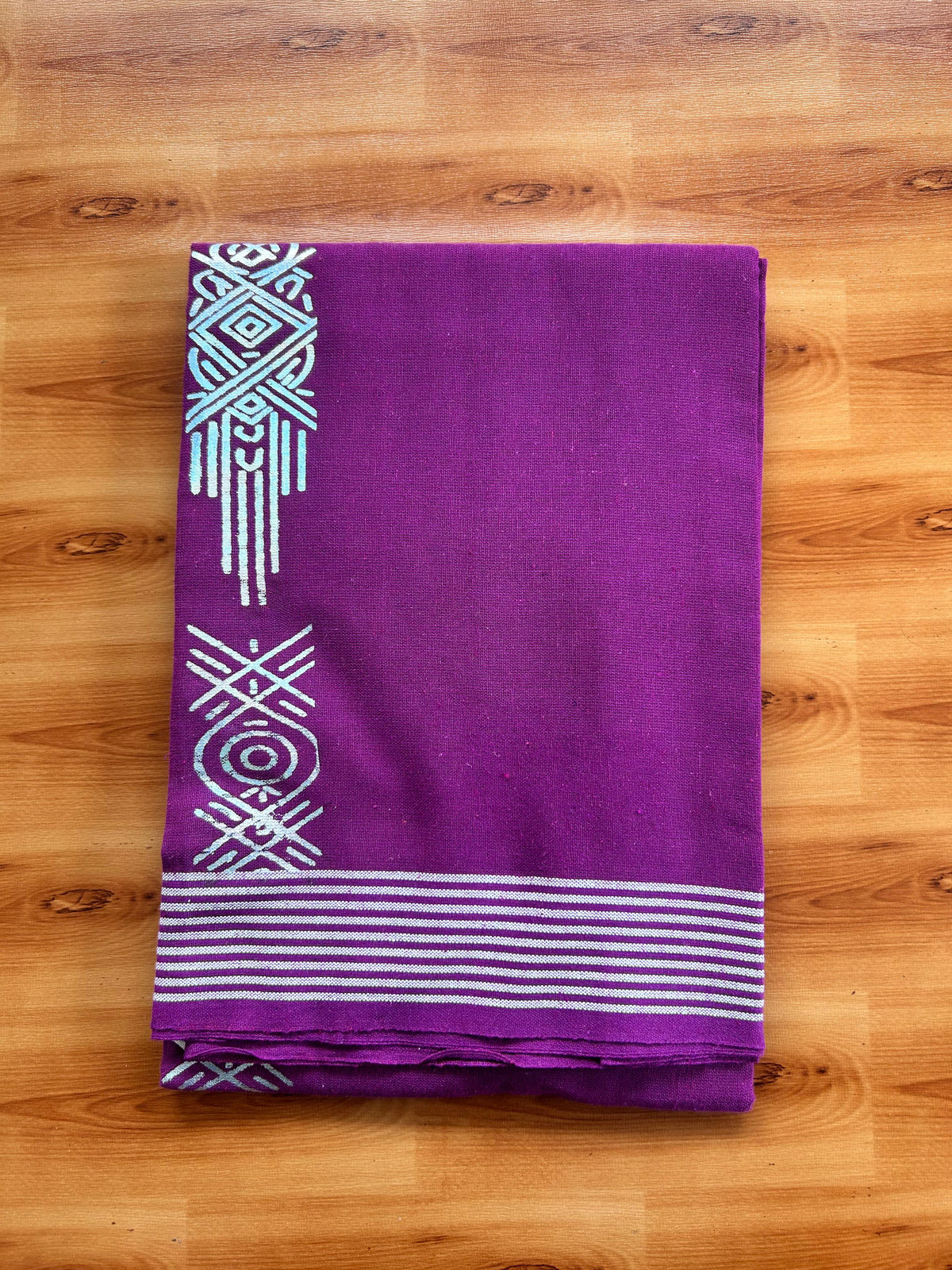 Kaitharikada - Single Kaily / Lungi - Mixed Cotton - 40s twisted - 3 inch Silver Printed Design kara with Dark Magenta colour body (2 meter / 4 muzham) - 9 KK8069 GAN