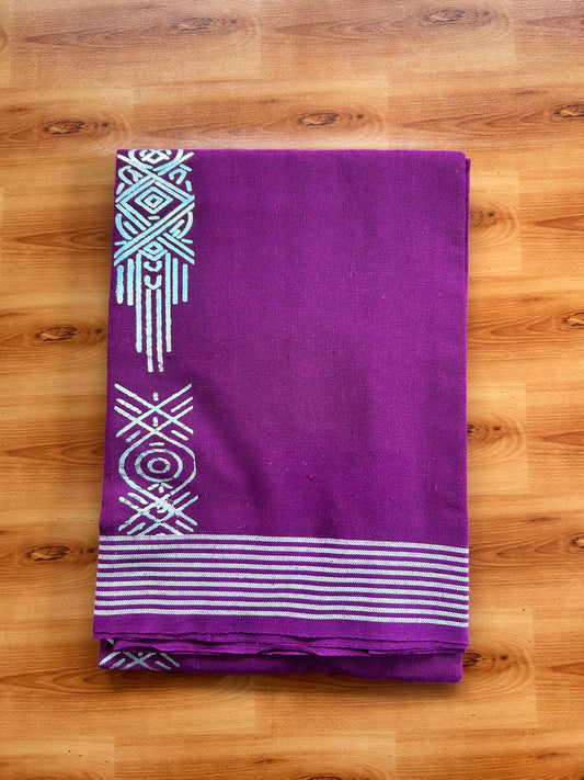 Kaitharikada - Single Kaily / Lungi - Mixed Cotton - 40s twisted - 3 inch Silver Printed Design kara with Dark Magenta colour body (2 meter / 4 muzham) - 9 KK8069 GAN