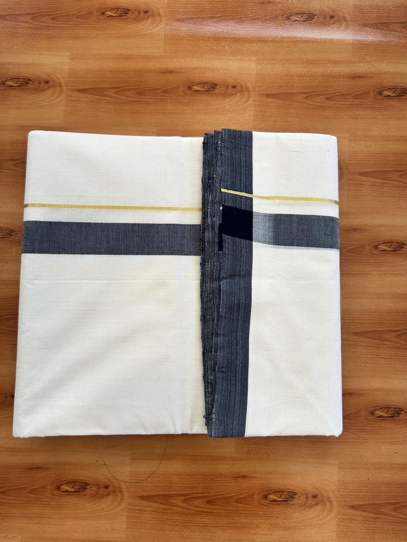 Double Off White (Unbleached) Mundu/Dhoti- 25% Discount! KaithariKada Handloom Unakkupaav - 100% Pure Cotton - 100x80 - 1 inch Navy Blue Shaded & Gold Kasav Pure Jerry Kara 3.80 mtr & 4 mtr (8.5 muzham) - 34 KK5436 REA