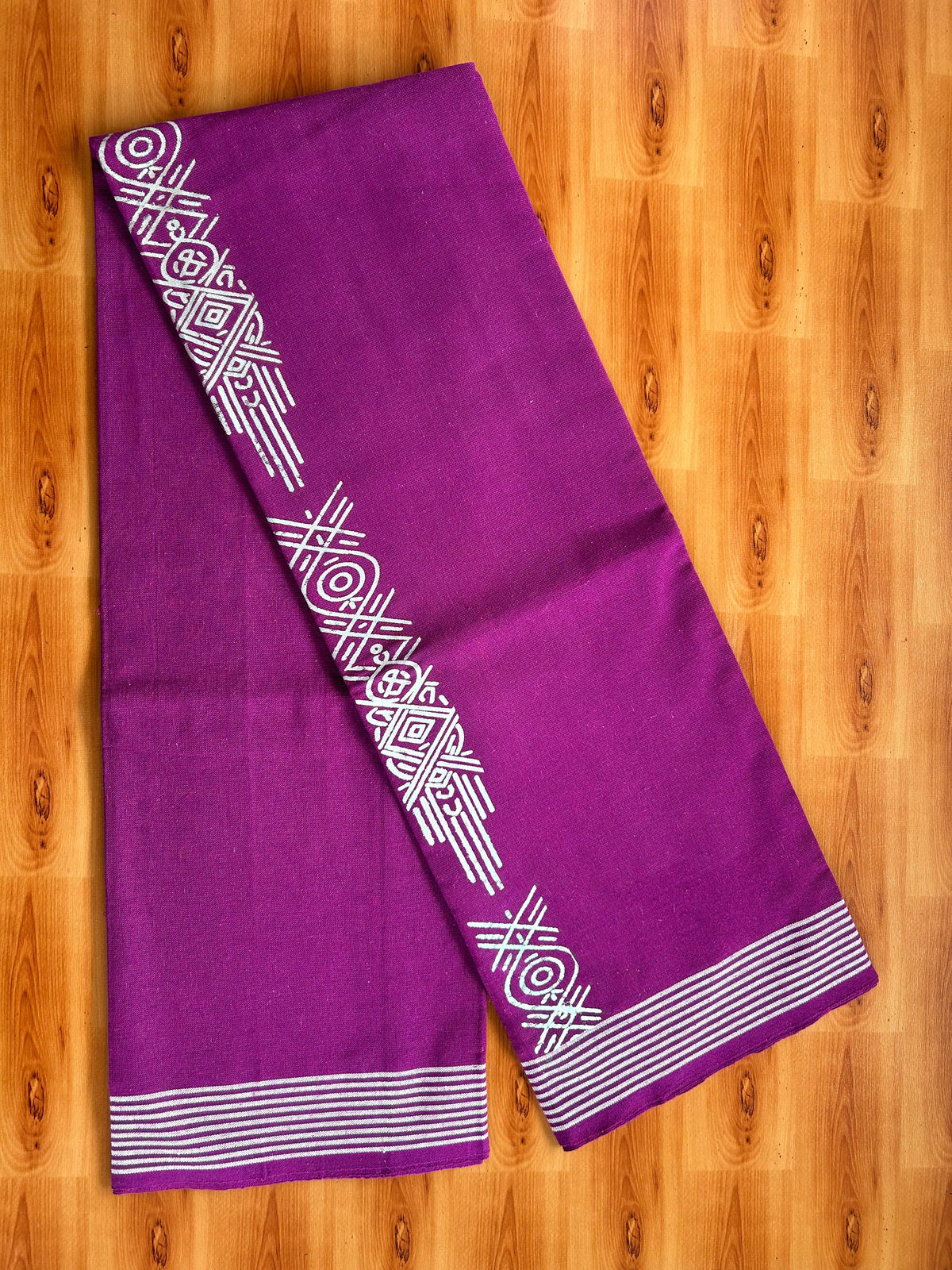 Kaitharikada - Single Kaily / Lungi - Mixed Cotton - 40s twisted - 3 inch Silver Printed Design kara with Dark Magenta colour body (2 meter / 4 muzham) - 9 KK8069 GAN