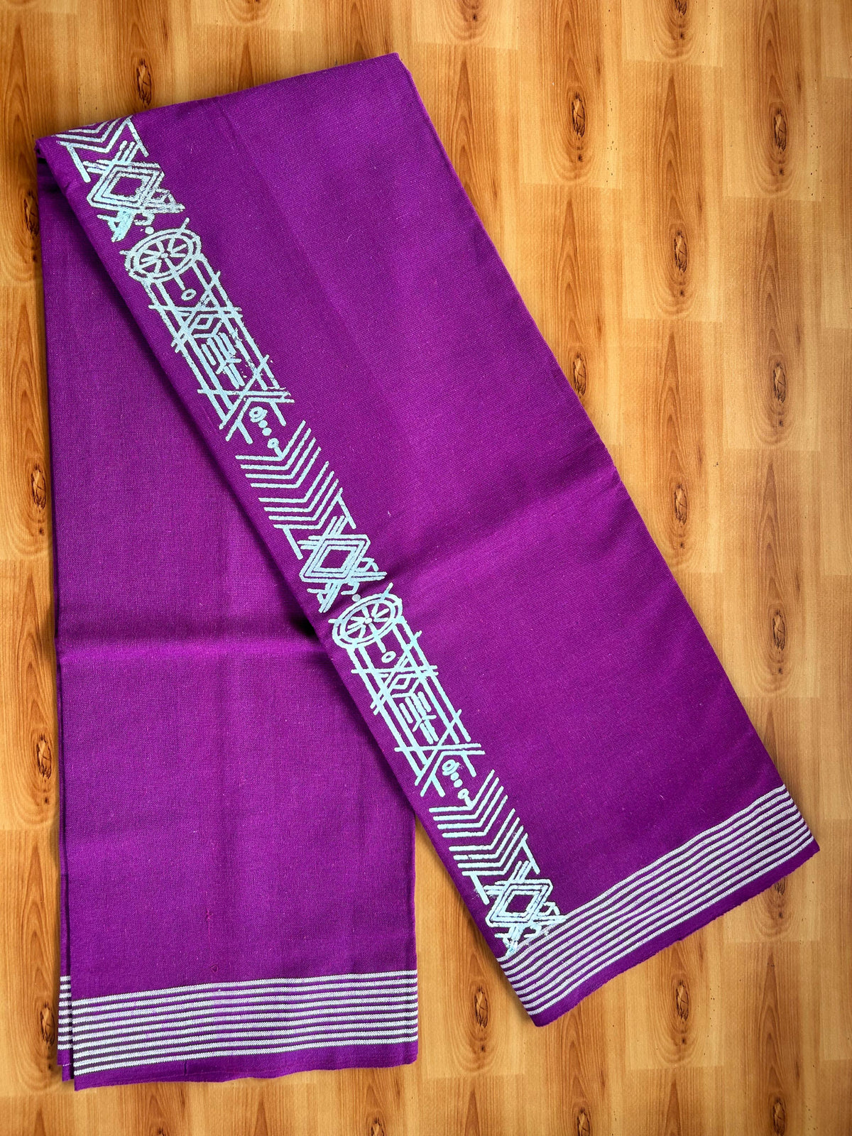 Kaitharikada - Single Kaily / Lungi - Mixed Cotton - 40s twisted - 3 inch Silver Printed Design kara with Dark Magenta colour body (2 meter / 4 muzham) - 8 KK8069 GAN