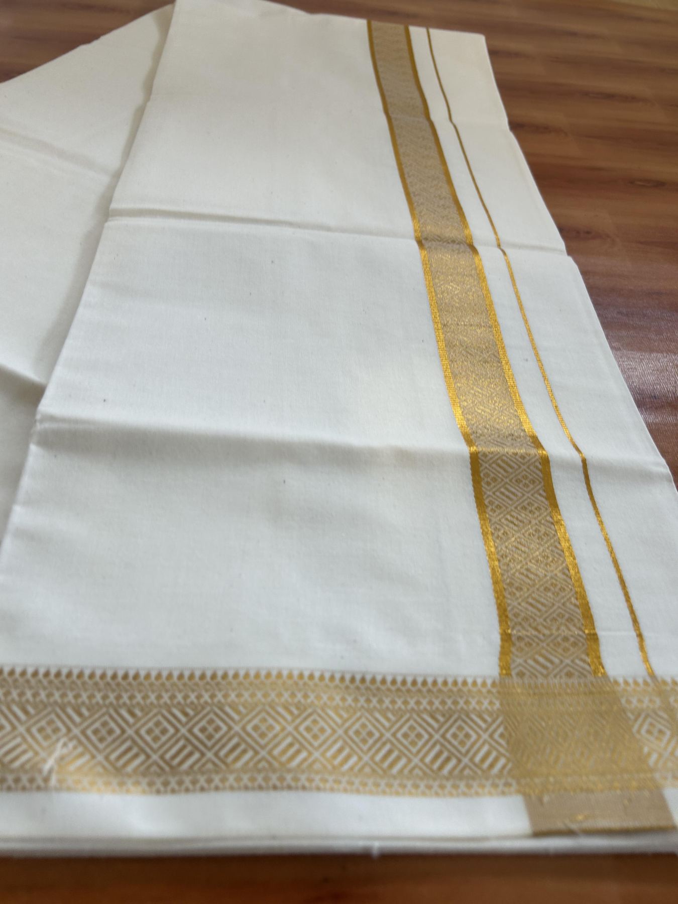 Single Off White - (Unbleached) Mundu/Dhoti - 20% Discount!! Kaitharikada Balaramapuram Pure Cotton - 40s - 1.25 inch Gold Kasav Jacquard Design Kara 2 mtr (4 muzham) - 20 KK5395 GAN