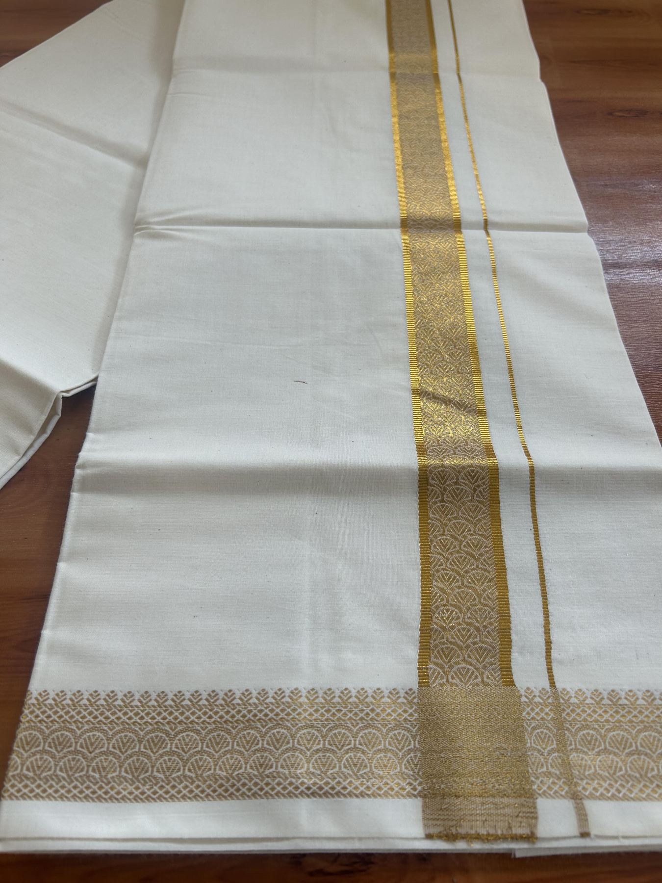 Single Off White - (Unbleached) Mundu/Dhoti - 20% Discount!! Kaitharikada Balaramapuram Pure Cotton - 40s - 1.25 inch Gold Kasav Jacquard Design Kara 2 mtr (4 muzham) - 16 KK5395 GAN