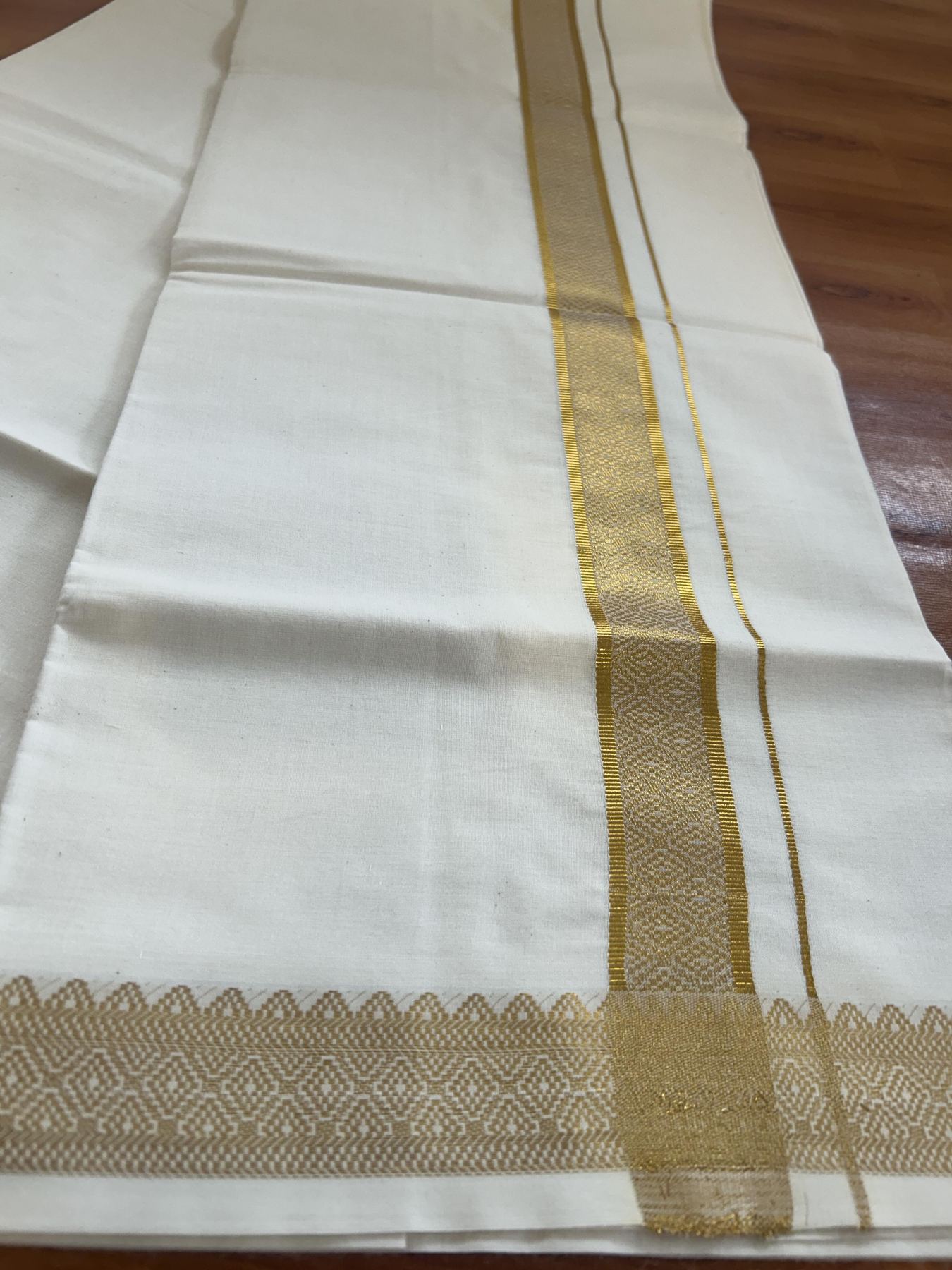 Single Off White - (Unbleached) Mundu/Dhoti - 20% Discount!! Kaitharikada Balaramapuram Pure Cotton - 40s - 1.25 inch Gold Kasav Jacquard Design Kara 2 mtr (4 muzham) - 24 KK5395 GAN