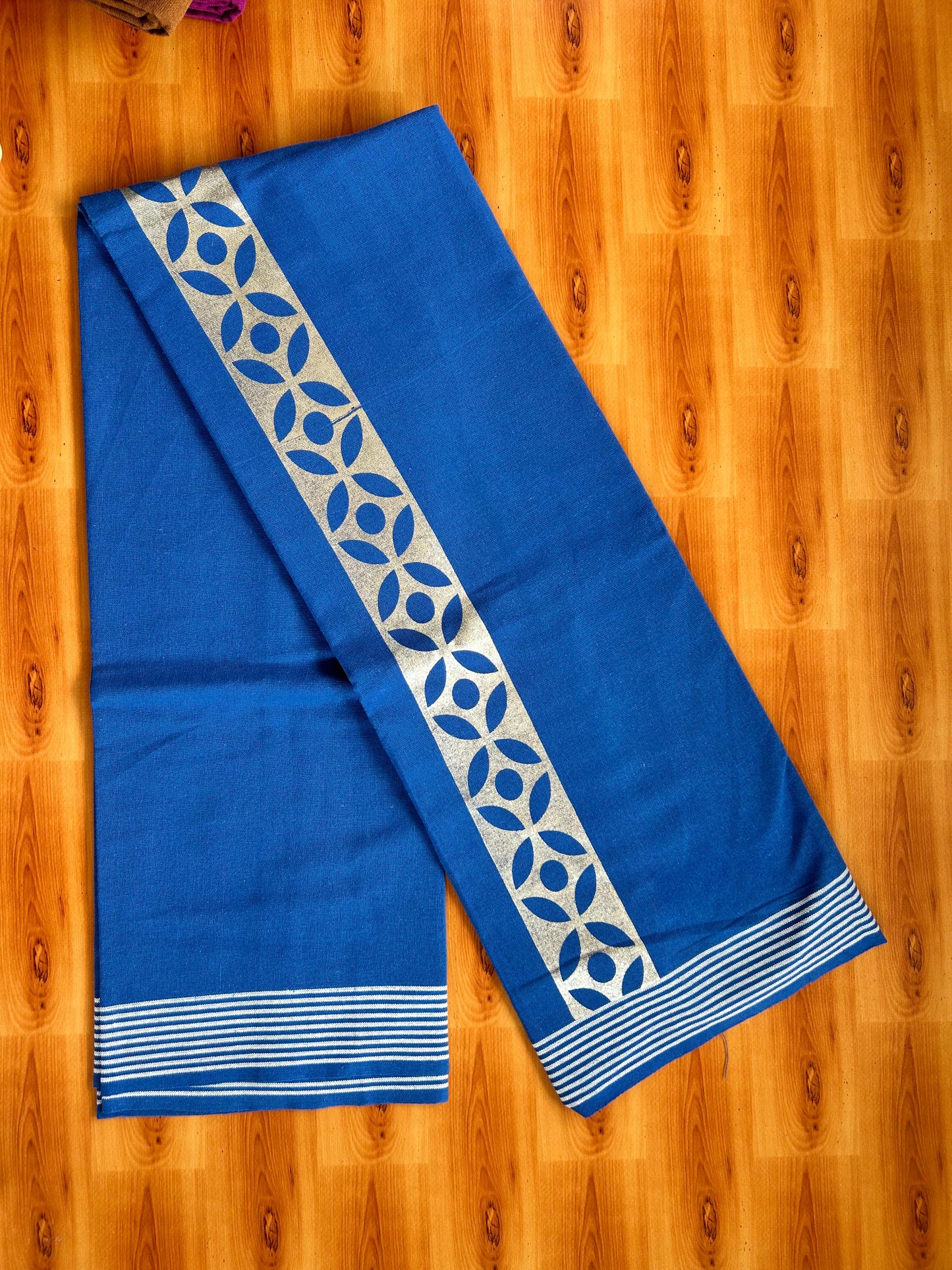 Kaitharikada - Single Kaily / Lungi - Mixed Cotton - 40s twisted - 3 inch Silver Printed Design kara with Dark Green colour body (2 meter / 4 muzham) - 16 KK8069 GAN