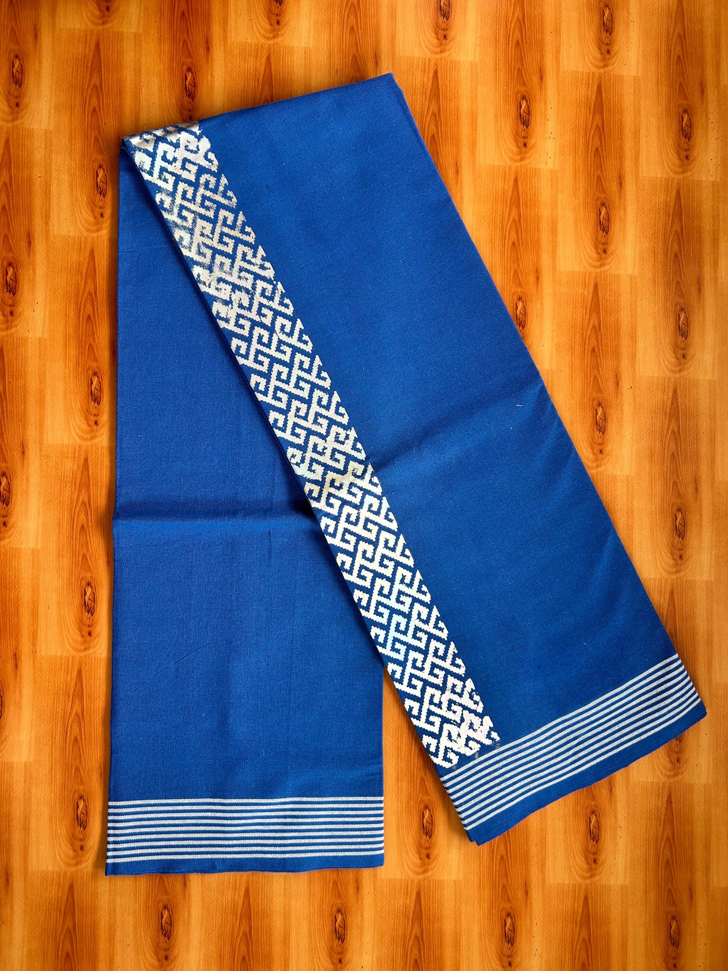 Kaitharikada - Single Kaily / Lungi - Mixed Cotton - 40s twisted - 3 inch Silver Printed Design kara with Dark Green colour body (2 meter / 4 muzham) - 17 KK8069 GAN
