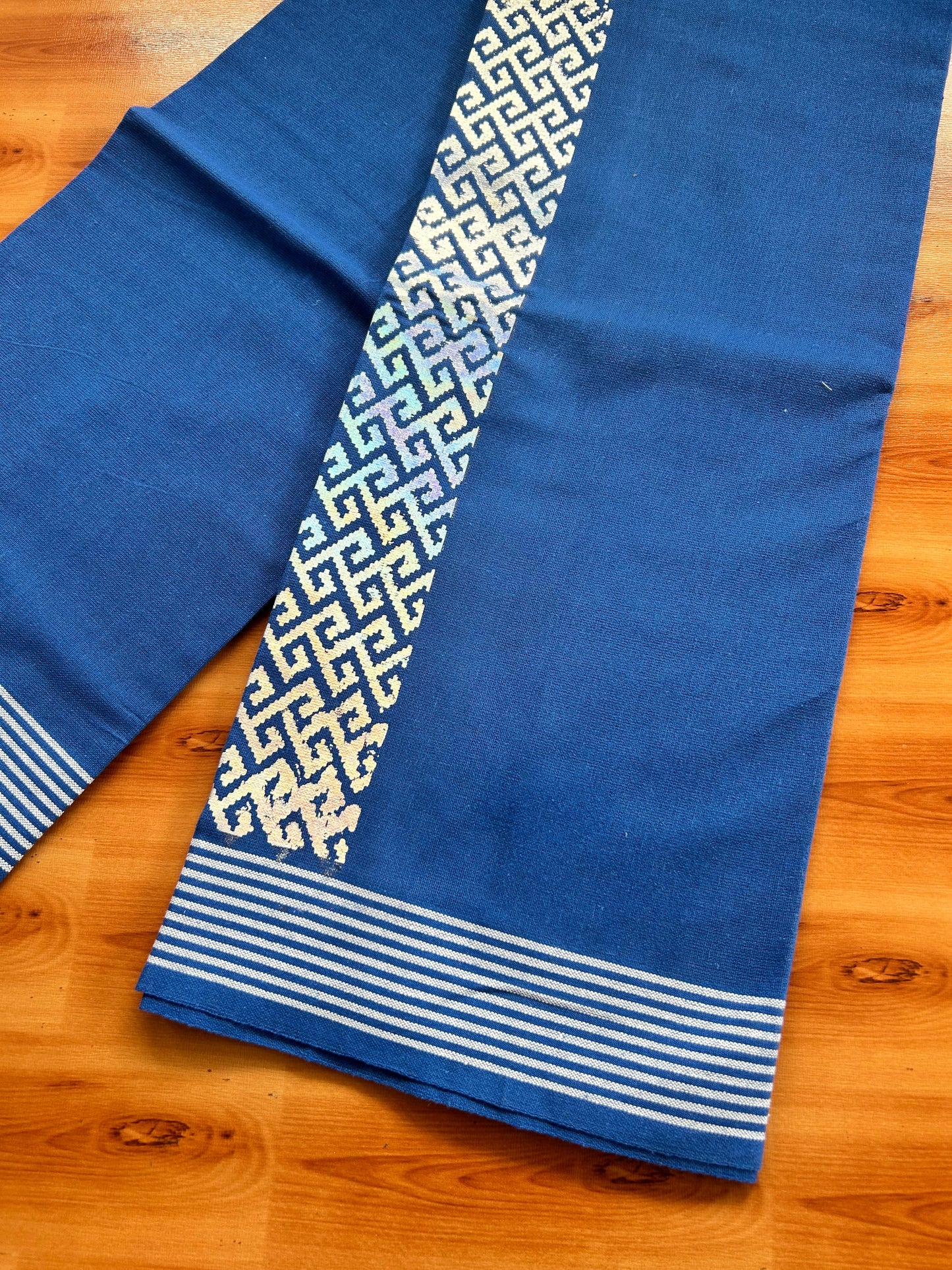 Kaitharikada - Single Kaily / Lungi - Mixed Cotton - 40s twisted - 3 inch Silver Printed Design kara with Dark Green colour body (2 meter / 4 muzham) - 17 KK8069 GAN