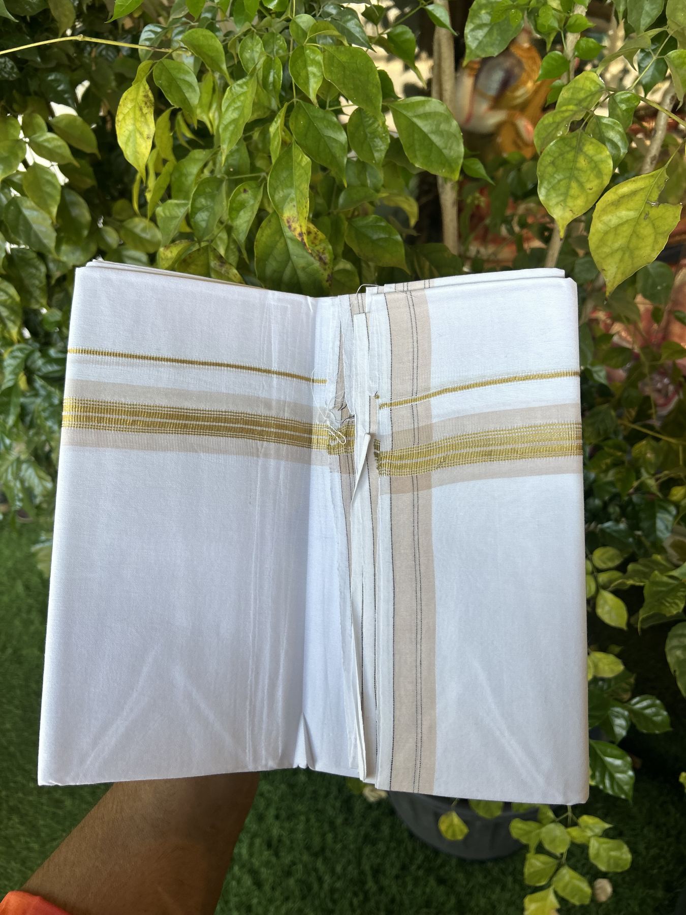 25% Discount ! KaithariKada 100% Cotton Kerala Handloom Single Pure White Mundu/Dhoti - 1 inch Light Brown & Kasav Striped Kara (2 meter / 4 muzham) - 12 KK5336 KAI