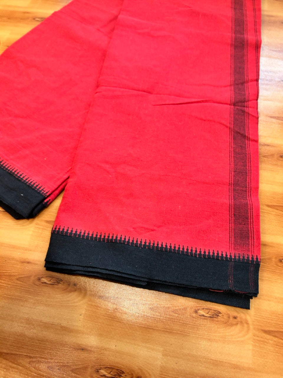 Kaily Red Body Mixed Cotton - Kaitharikada - Single Kaily / Lungi - 1 inch Black Kara and Black kuppadam Border with Red colour body  (2 meter / 4 muzham)- 1 KK8072 SAT