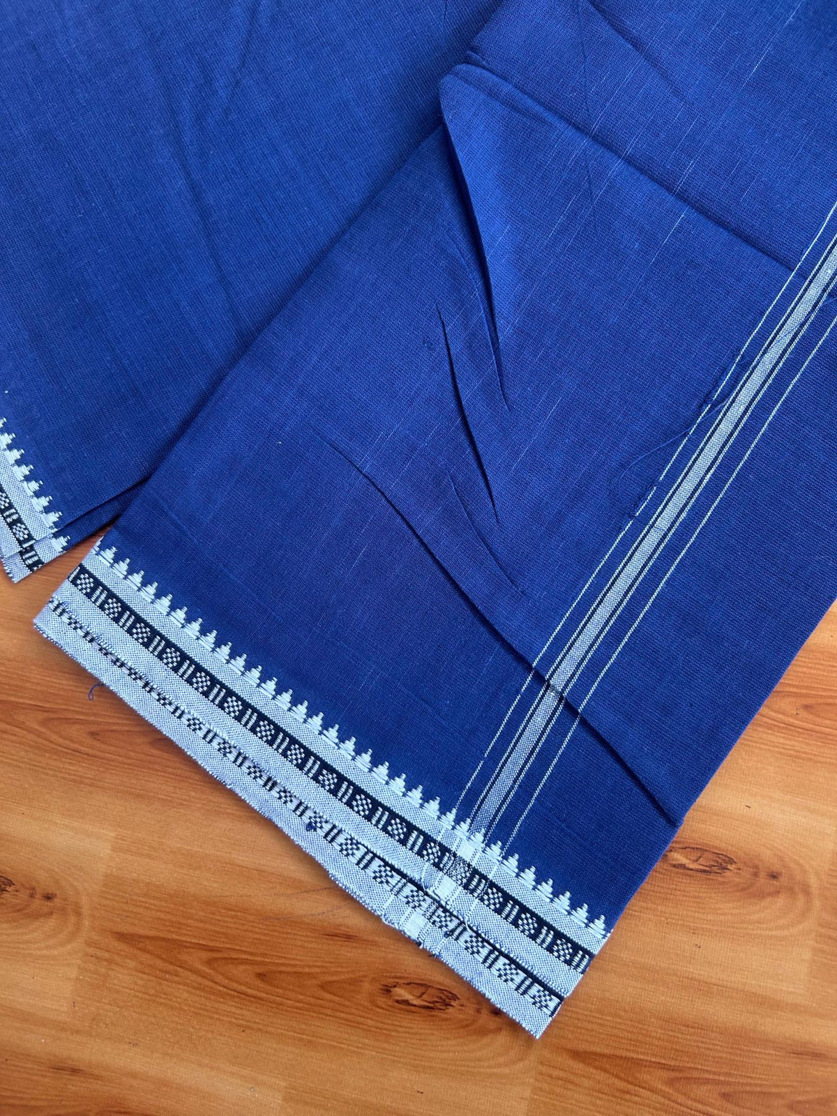 Premium Kathar Type Mund Pure cotton - Kaitharikada - Single Kaily / Lungi - 1 inch White Stripes Kara kuppadam Border with Navy Blue colour body (2 meter / 4 muzham) - 18 KK8079 MUT