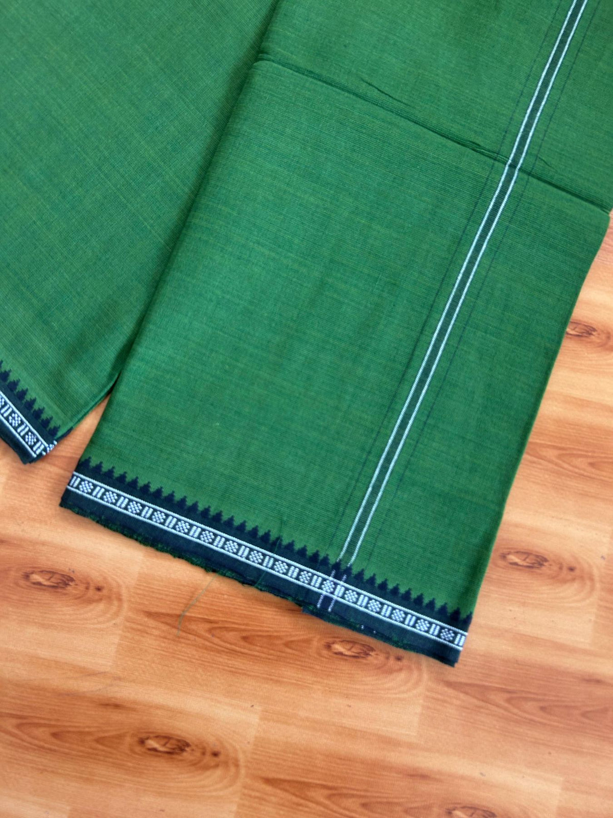 Premium Kathar Type Mund Pure cotton - Kaitharikada - Single Kaily / Lungi - 1 inch White & Black Stripes Kara kuppadam Border with Green colour body (2 meter / 4 muzham) - 19 KK8079 MUT