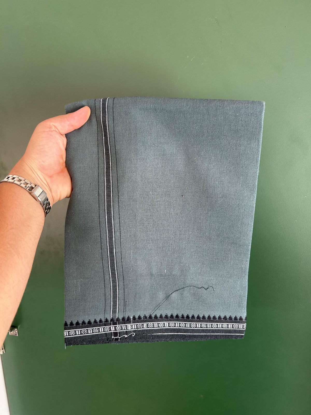 Premium Kathar Type Mund Pure cotton - Kaitharikada - Single Kaily / Lungi - 1 inch White & Black Stripes Kara kuppadam Border with Steel Grey colour body (2 meter / 4 muzham) - 23 KK8079 MUT