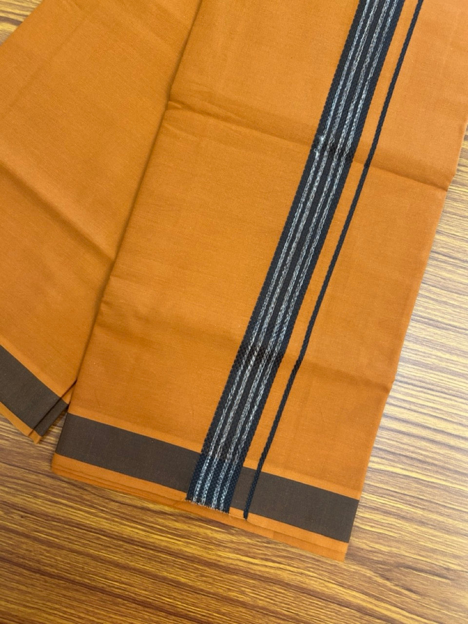 18% Discount!!! Kaitharikada Pure Cotton - Single Kaily / Lungi - 1.25 inch Black & white shaded Pattern striped kara with Kavi colour body  (2 meter / 4 muzham) - 10KK8018GAN