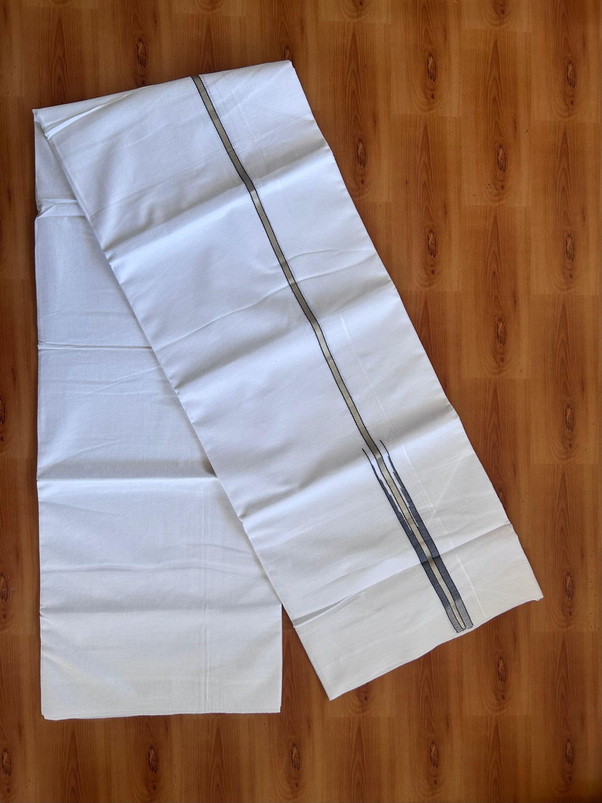 Double Pure White Mundu/ Dhoti - 20% Discount ! Kaitharikada Balaramapuram 100% Cotton 100x80 - 0.75 inch Silver Kasav & Navy Blue Striped Puliyilakkara One Side Chutty Kara 3.90 mtr (8 muzham) - 24 KK5499 CKS