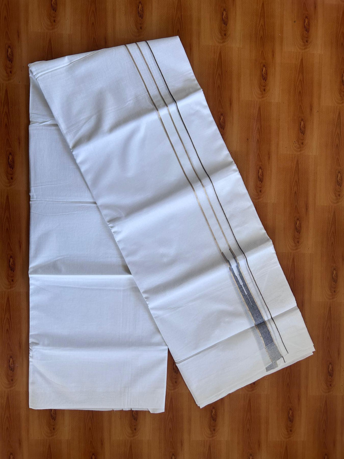 Double Pure White Mundu/ Dhoti - 20% Discount ! Kaitharikada Balaramapuram 100% Cotton 100x80 - 0.75 inch Silver Kasav & Navy Blue Striped Puliyilakkara One Side Chutty Kara 3.90 mtr (8 muzham) - 27 KK5499 CKS
