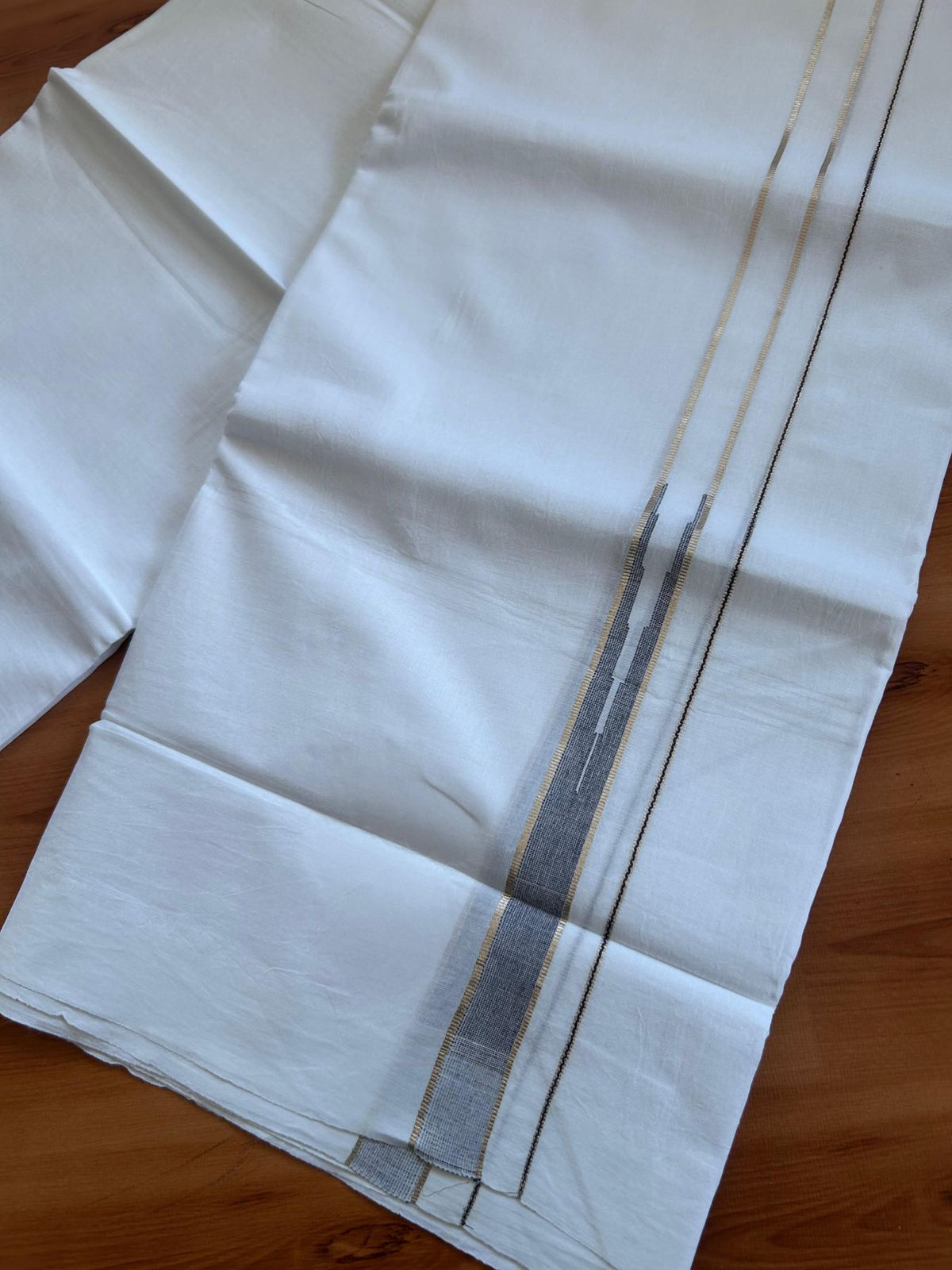 Double Pure White Mundu/ Dhoti - 20% Discount ! Kaitharikada Balaramapuram 100% Cotton 100x80 - 0.75 inch Silver Kasav & Navy Blue Striped Puliyilakkara One Side Chutty Kara 3.90 mtr (8 muzham) - 27 KK5499 CKS