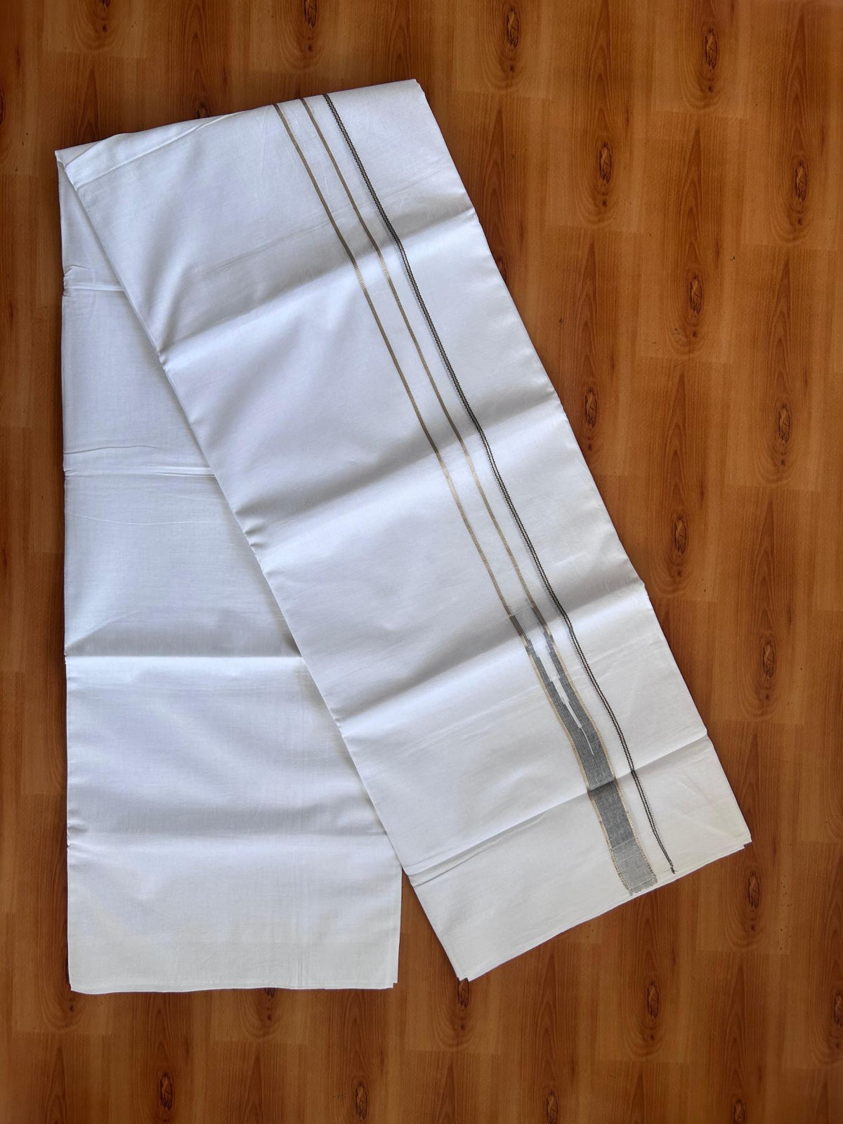 Double Pure White Mundu/ Dhoti - 20% Discount ! Kaitharikada Balaramapuram 100% Cotton 100x80 - 0.75 inch Silver Kasav & Mehandi Green Striped Puliyilakkara One Side Chutty Kara 3.90 mtr (8 muzham) - 26 KK5499 CKS