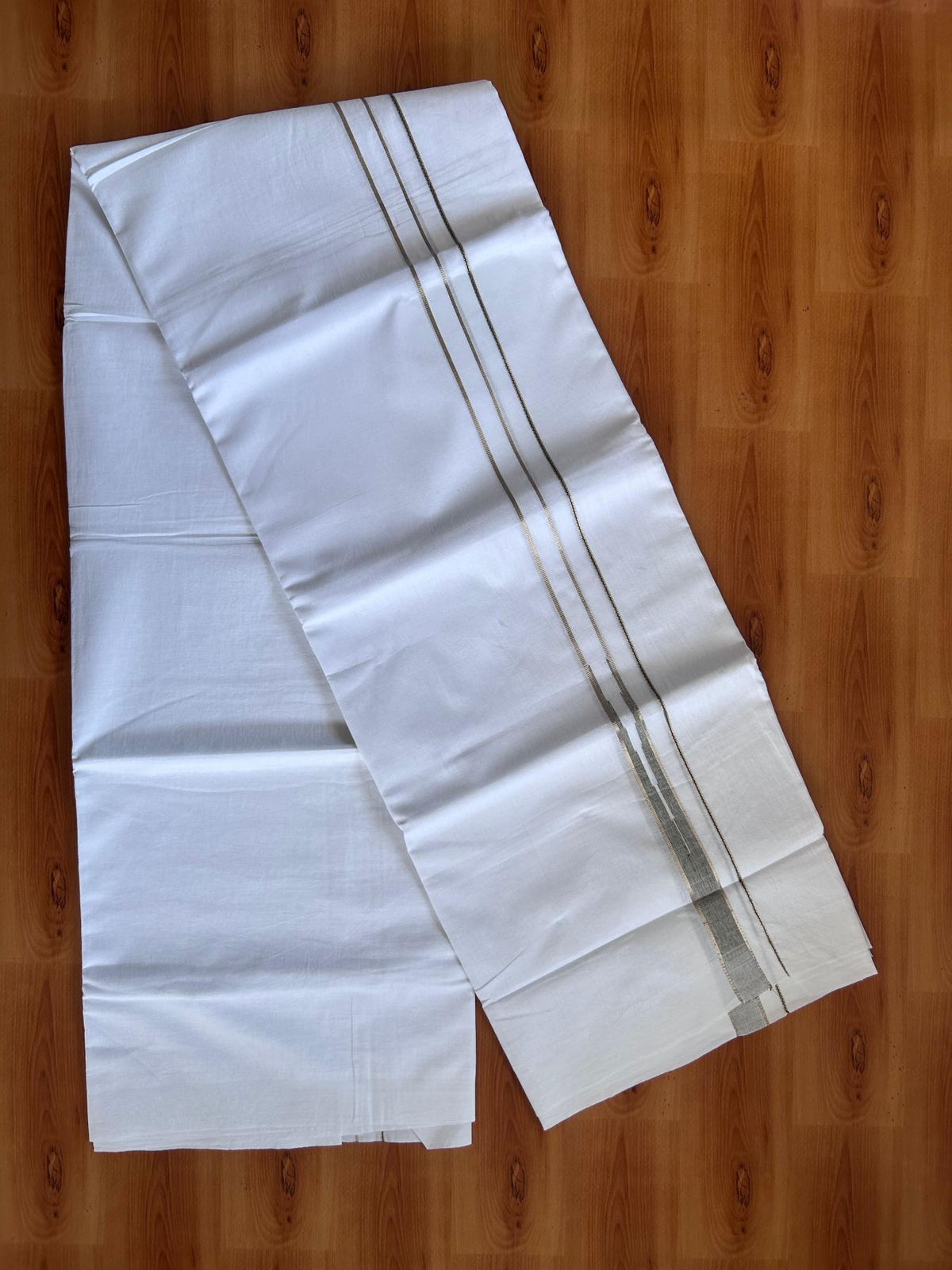 Double Pure White Mundu/ Dhoti - 20% Discount ! Kaitharikada Balaramapuram 100% Cotton 100x80 - 0.75 inch Silver Kasav & Mehandi Green Striped Puliyilakkara One Side Chutty Kara 3.90 mtr (8 muzham) - 25 KK5499 CKS
