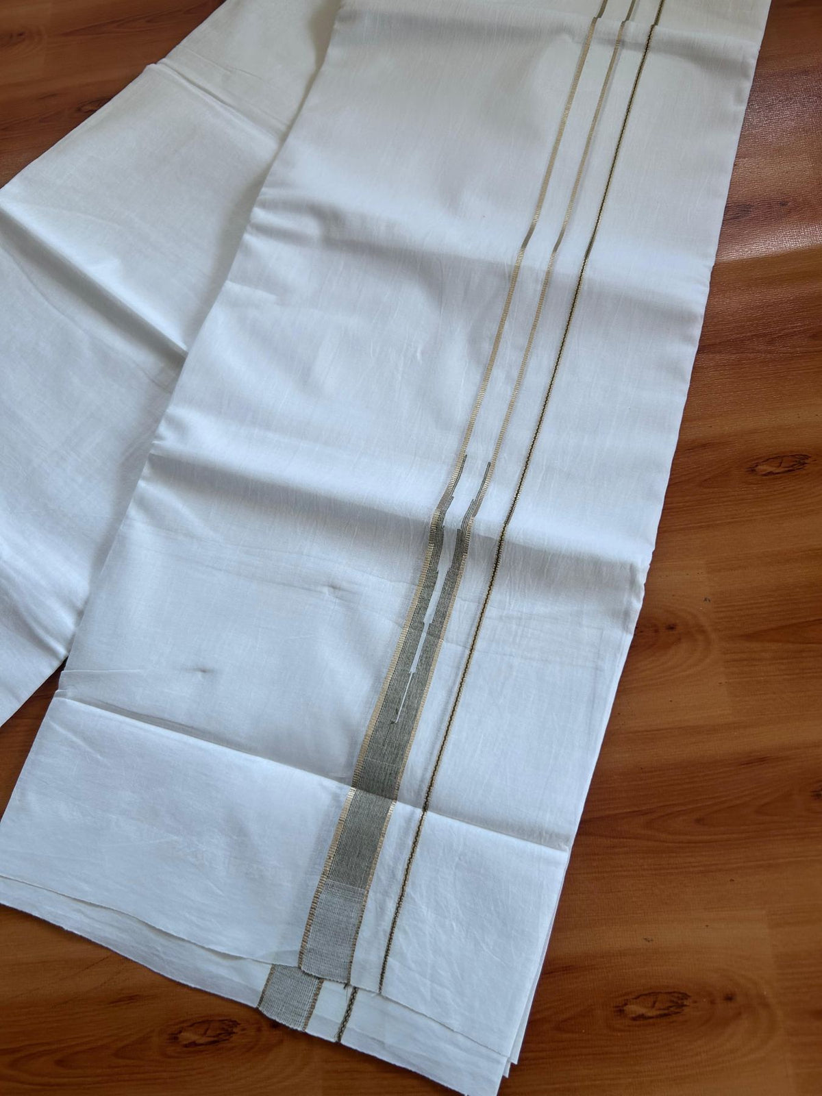 Double Pure White Mundu/ Dhoti - 20% Discount ! Kaitharikada Balaramapuram 100% Cotton 100x80 - 0.75 inch Silver Kasav & Mehandi Green Striped Puliyilakkara One Side Chutty Kara 3.90 mtr (8 muzham) - 25 KK5499 CKS