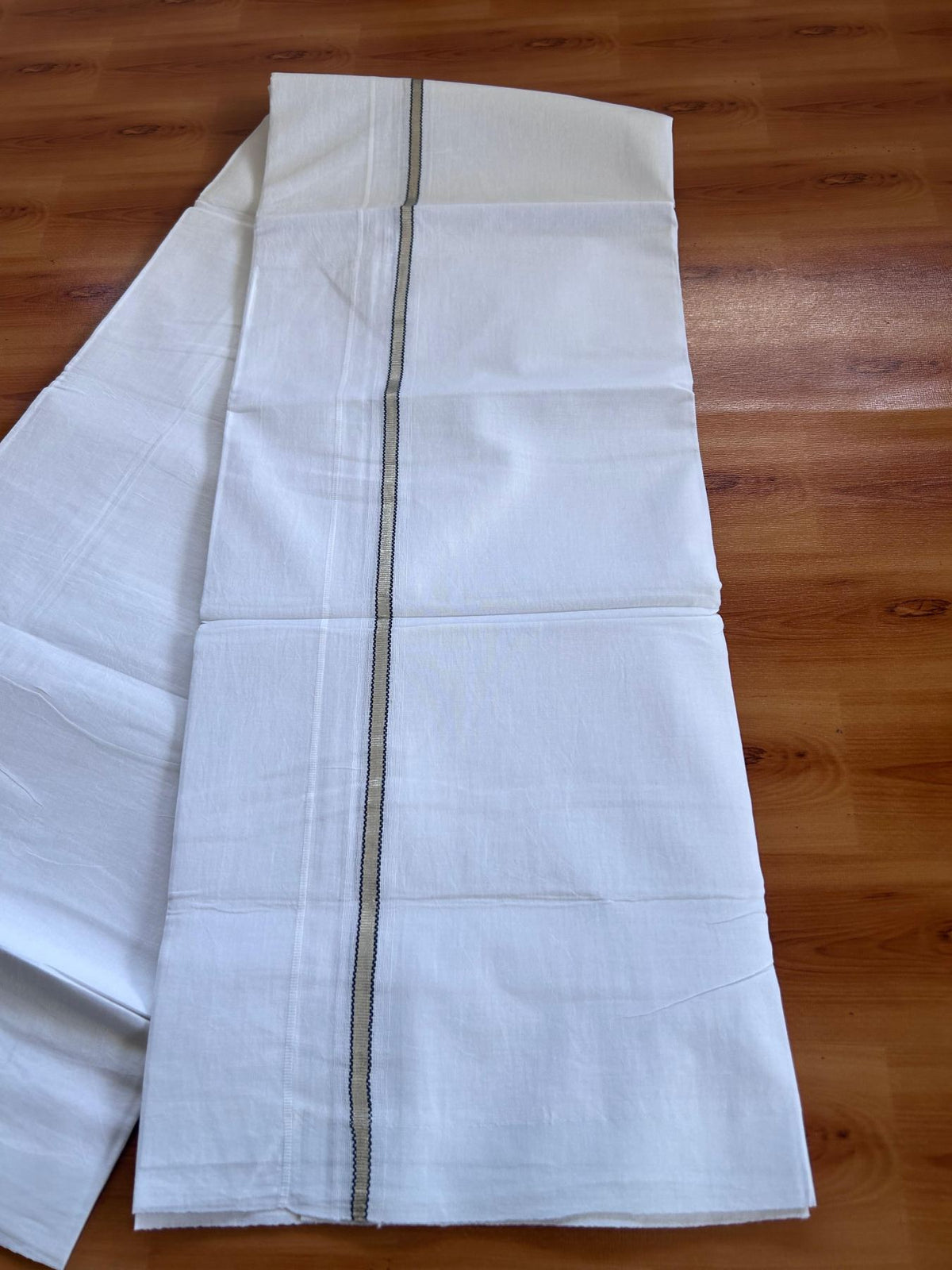 Double Pure White Mundu/ Dhoti - 20% Discount ! Kaitharikada Balaramapuram 100% Cotton 100x80 - 0.75 inch Silver Kasav & Navy Blue Striped Puliyilakkara One Side Chutty Kara 3.90 mtr (8 muzham) - 24 KK5499 CKS