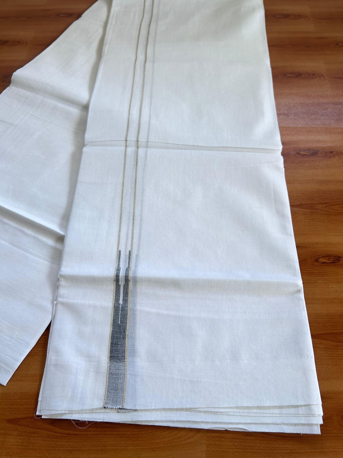 Pure White Double Mundu/Dhoti - 20% Discount ! Kaitharikada 100% Cotton - 100x80 - 0.5 inch Puliyilakkara Silver Kasav & Black Chutty 3.80 mtr (8 muzham) - 10 KK5513 MC