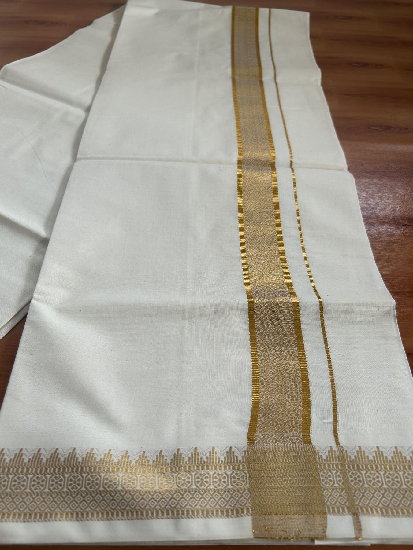 Single Off White - (Unbleached) Mundu/Dhoti - 20% Discount!! Kaitharikada Balaramapuram Pure Cotton - 40s - 1.25 inch Gold Kasav Jacquard Design Kara 2 mtr (4 muzham) - 23 KK5395 GAN