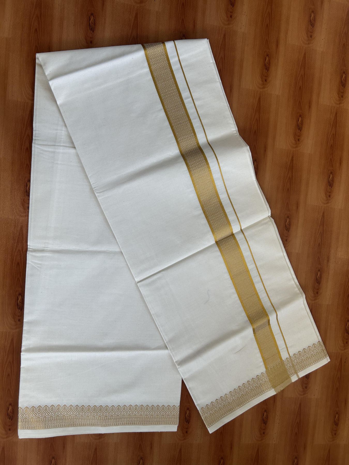 Single Off White - (Unbleached) Mundu/Dhoti - 20% Discount!! Kaitharikada Balaramapuram Pure Cotton - 40s - 1.25 inch Gold Kasav Jacquard Design Kara 2 mtr (4 muzham) - 17 KK5395 GAN