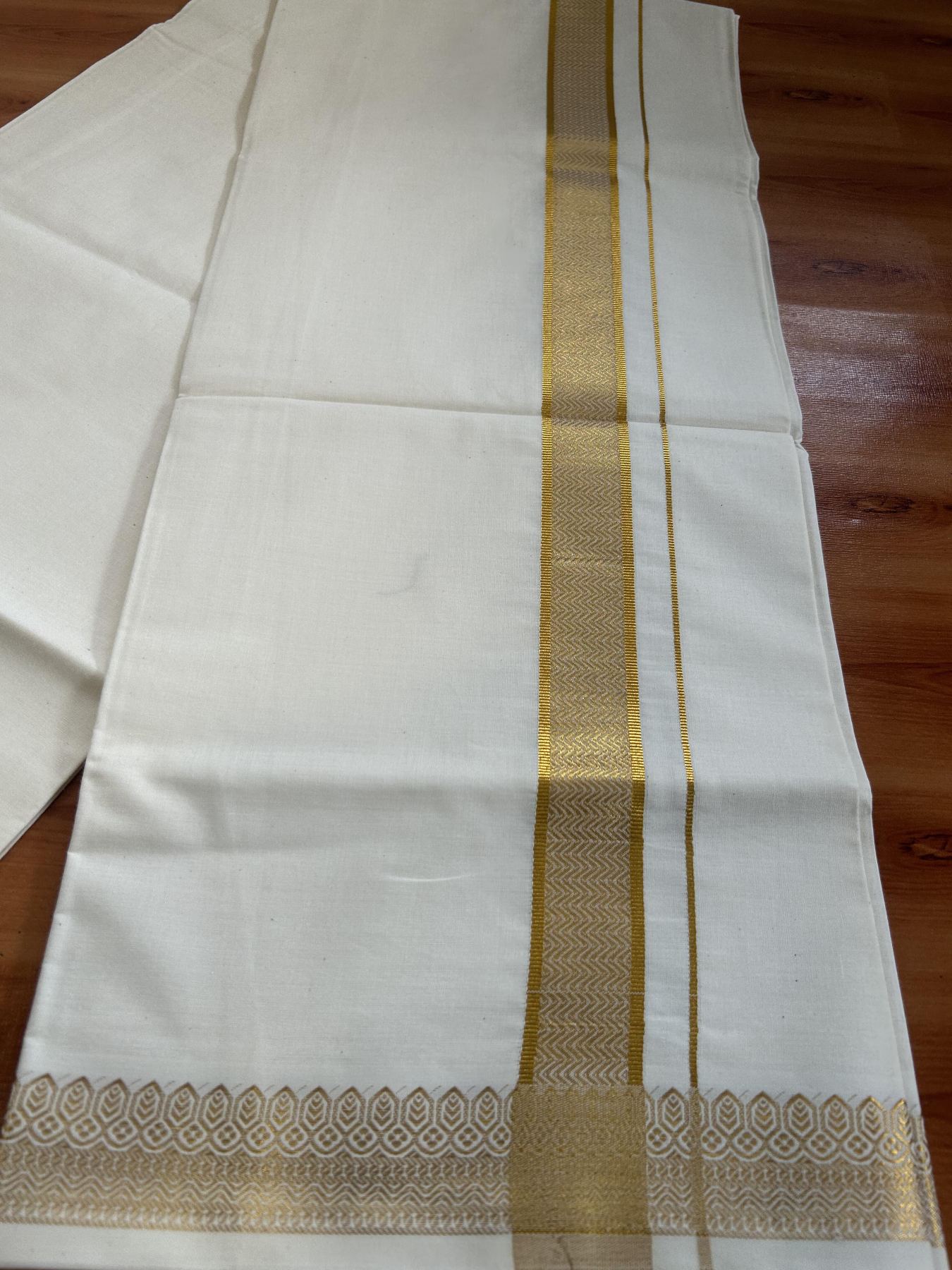 Single Off White - (Unbleached) Mundu/Dhoti - 20% Discount!! Kaitharikada Balaramapuram Pure Cotton - 40s - 1.25 inch Gold Kasav Jacquard Design Kara 2 mtr (4 muzham) - 17 KK5395 GAN