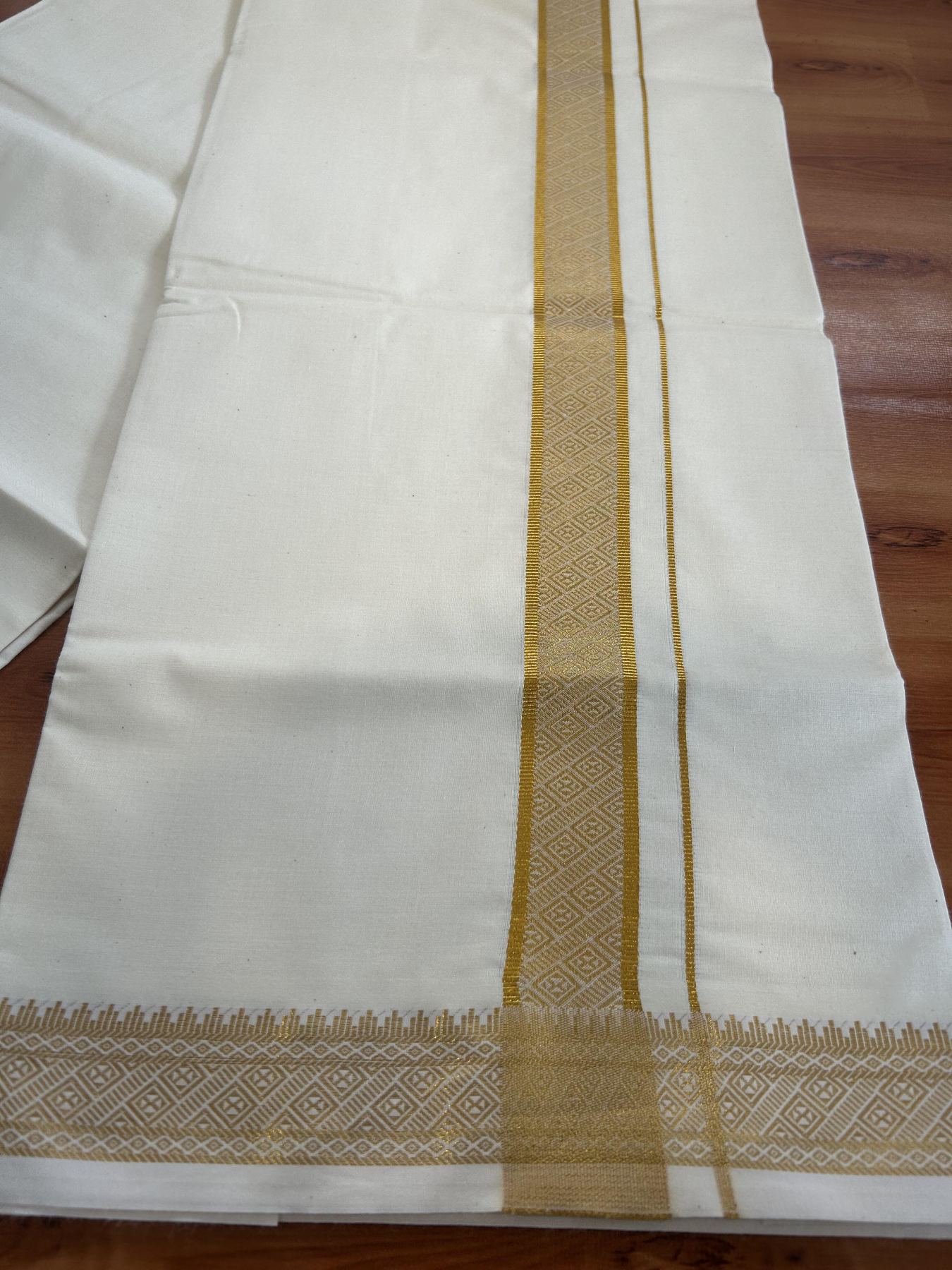 Single Off White - (Unbleached) Mundu/Dhoti - 20% Discount!! Kaitharikada Balaramapuram Pure Cotton - 40s - 1.25 inch Gold Kasav Jacquard Design Kara 2 mtr (4 muzham) - 22 KK5395 GAN